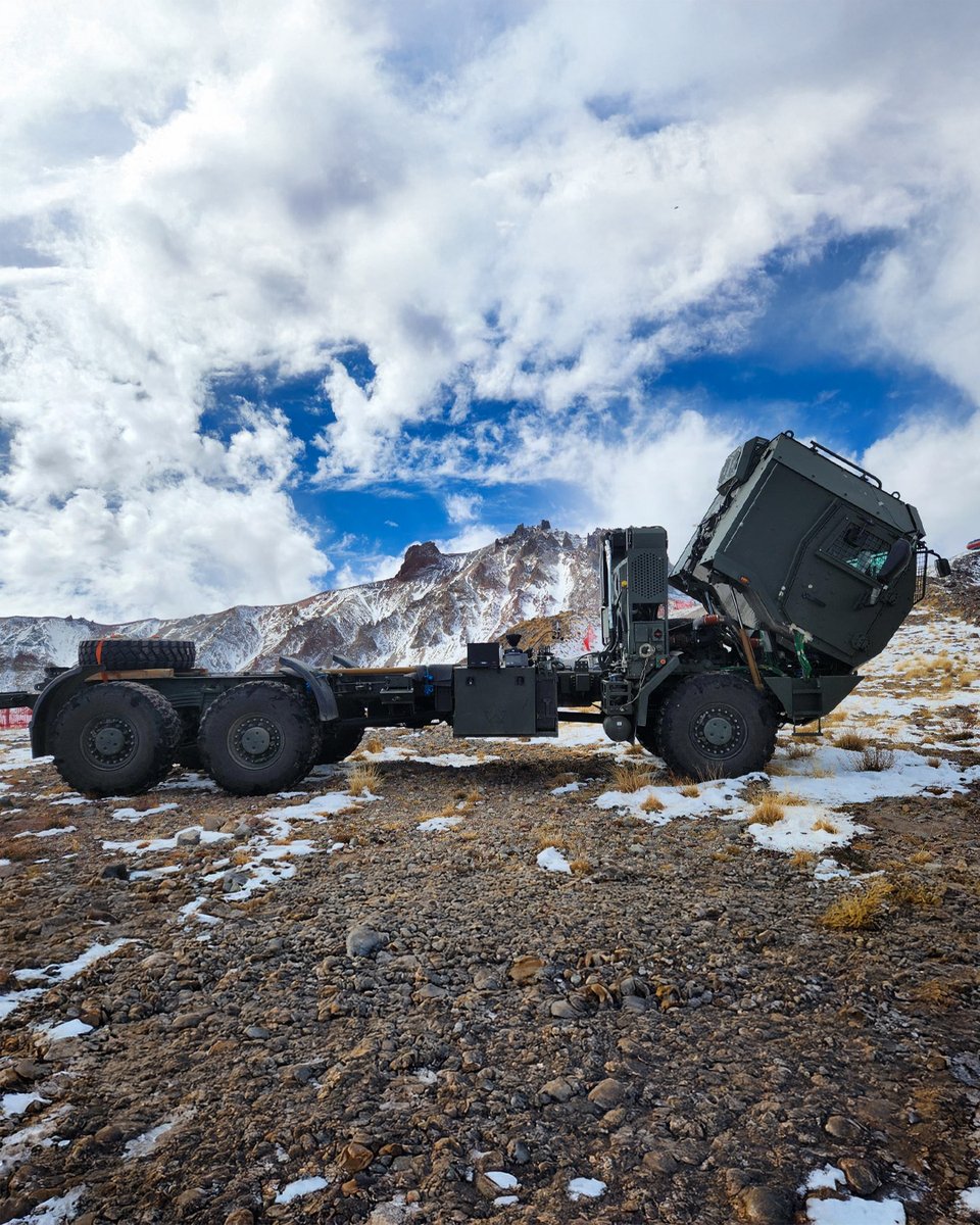 Seyit 6x6, Erciyes’in 3200 metrelik zorlu koşullarında yüksek irtifa ( düşük basınç ) testini başarıyla tamamladı.
Seyit 6x6, yüksek irtifada bile performansından ödün vermeden yoluna devam ediyor.
Her koşulda, her göreve hazır.