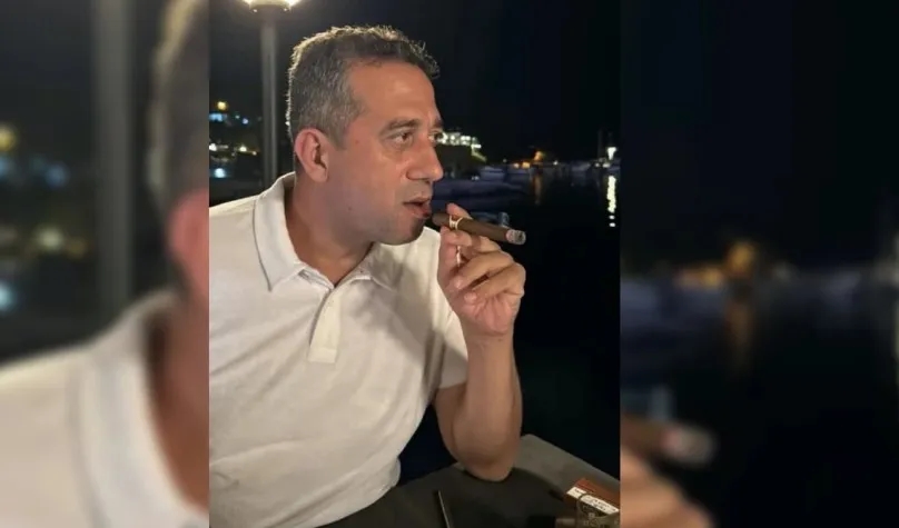 Devrimcilik böyle olur işte:
Fotoğraflardaki bu Ali Mahir Başarır'ı CHP Grup Başkanvekili yaparsın. O da bağırıp çağırır, sağa sola çemkirir. Milletin malına göz diken yolsuzluk ve rüşvet zanlıları ile ilgili haber ve bilgi verdik diye bize bulaşır.
Büyük konfordur devrimcilik!