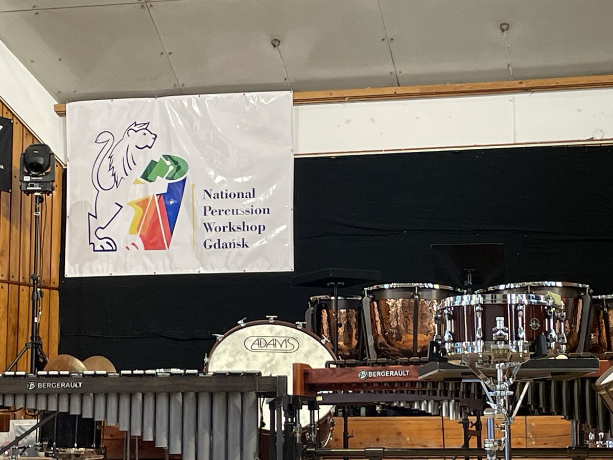 _DavidValdes_'s tweet image. Here we are!!! It is an honor to be taking part in this wonderful festival. My first lesson: “Histoire du Soldat revisited”. @GroverProPerc #percussion #HistoireDuSoldat #Stravinsky #percussionsetup #masterclass