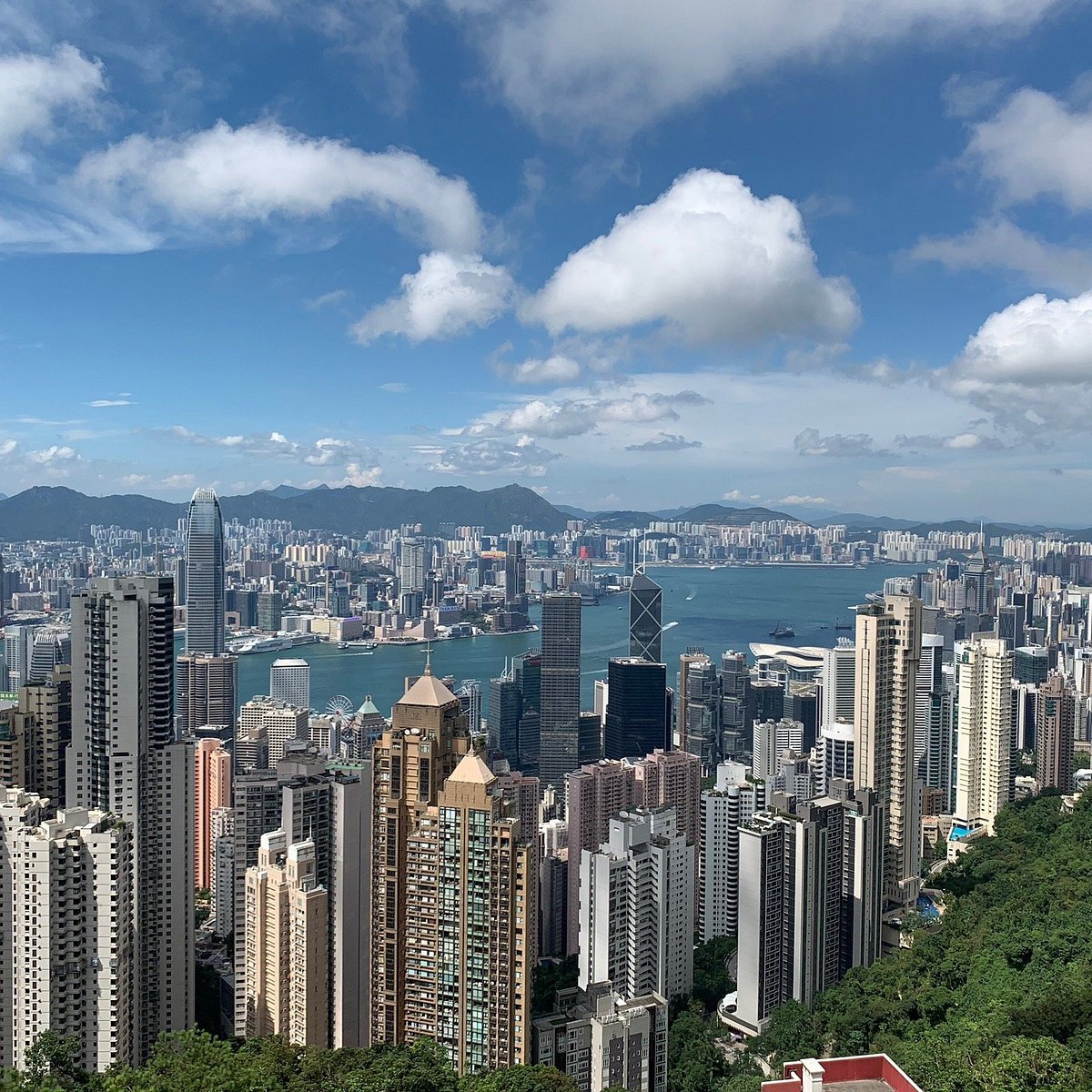 🇭🇰 Hong Kong approves its first spot ETF for Solana. 👀