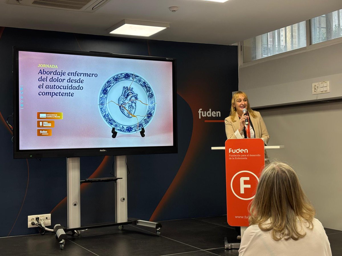 👏Iniciamos la Jornada 'Abordaje enfermero del dolor desde el autocuidado competente' con la bienvenida a cargo de Sara León, directora de formación de Fuden. 

#AutocuidadosCompetente