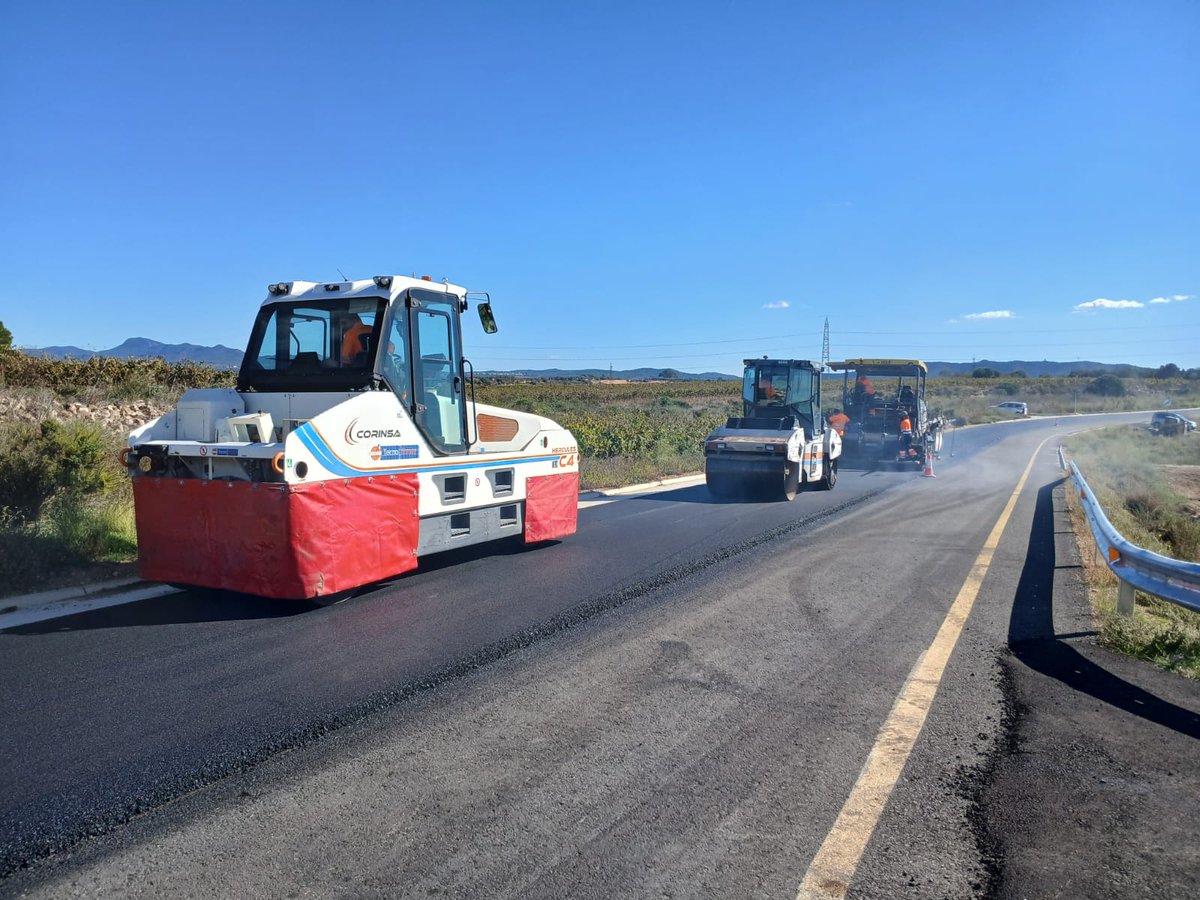#CarreteresDipta 👷 Les obres de condicionament de la TV-2034, entre #Valls i #Vilabella, arriben a la seva recta final. Aquests dies s'està treballant en l'asfaltat final
#DiptaSuma <a href="/AjPuigpelat/">Aj. de Puigpelat</a> <a href="/VallsAjuntament/">Ajuntament de Valls</a> #AltCamp
