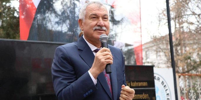 tcbuyuksehirr's tweet image. Gazeteci Alişer Delek:

Savcılık, Zeydan Karalar’ın 4 milyon 550 bin TL rüşvet aldığını söylüyor.

İddianamede aynen şöyle yazıyor:  “Özcan Zenger’in İstanbul’da aynı baz istasyonundan sinyal verdiği, bu sırada şirket yetkililerinin bankadan para çektiği tespit edilmiştir.”…