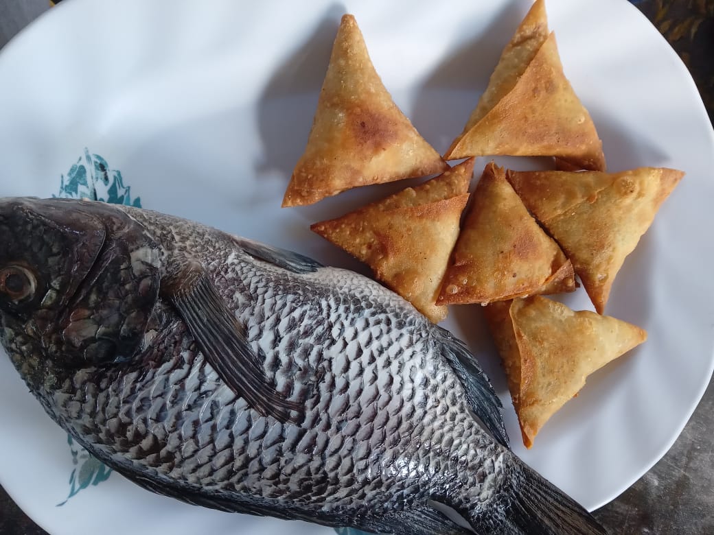 tilapiapointki1's tweet image. Munchies Snack coming your way,a product from Tilapia fish from Tilapia point kilifi, Under The Mango Tree it has always been our duty to be creative in the kitchen.
We noe offer fish samosa's with our own made coastal sauces,let you have a taste.
#ladhampyamjini.