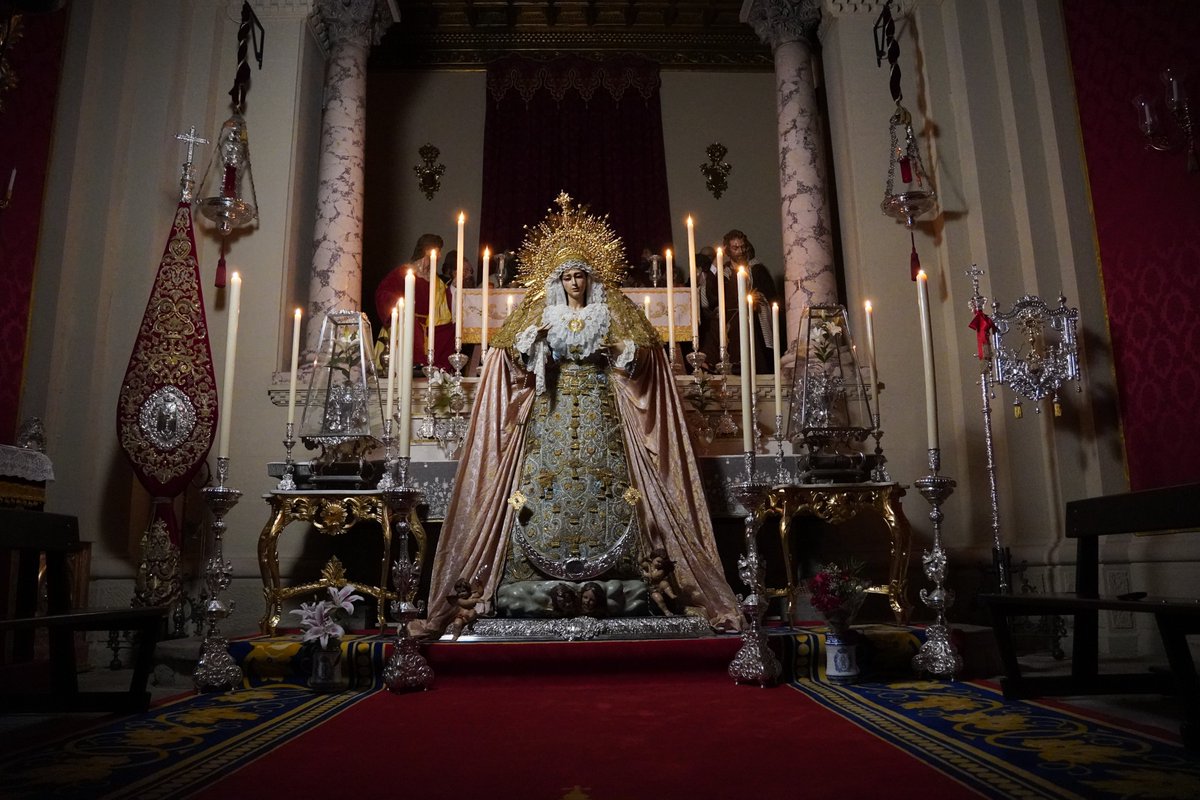lacenademalaga's tweet photo. #ActualidadLaCena - María Santísima de la Paz ya se encuentra dispuesta para el rezo y meditación del Santo Rosario que se celebrará mañana, 23 de octubre a las 20:00h, en la Parroquia de Santo Domingo de Guzmán.

📸 José Fernández y Alejandro González

#CofradíasMLG