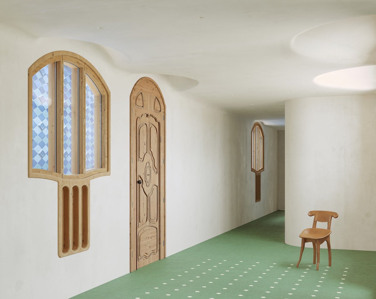 【OPEN】ガウディが手掛けたバルセロナの「カサ･バトリョ(Casa Batlló)」に現代アートギャラリー
長らく非公開だった2階の空間(230㎡)をバルセロナの建築事務所Mesuraが歴史を尊重しながら再設計。2026年1月31日オープン
contemporary.casabatllo.es/ja/exhibitions