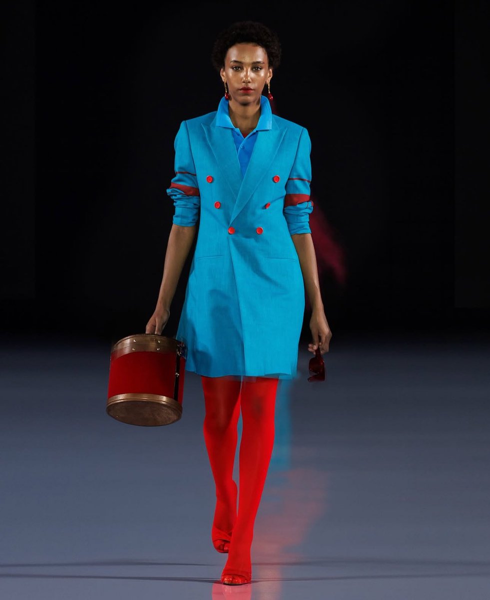 Vogue_Fashion0's tweet photo. بتصاميم مليئة بالألوان
قدّمت العلامة التجارية ArAm
مجموعتها الجديدة التي عُرضت في
#أسبوع_الأزياء_في_الرياض 
هذه المجموعة التي استوحتها أروى العمّاري
من سواحل البحر الأحمر ومن حياة البحارة…💙

#RiyadhFashionWeek https://t.co/xBi6cfrYLg