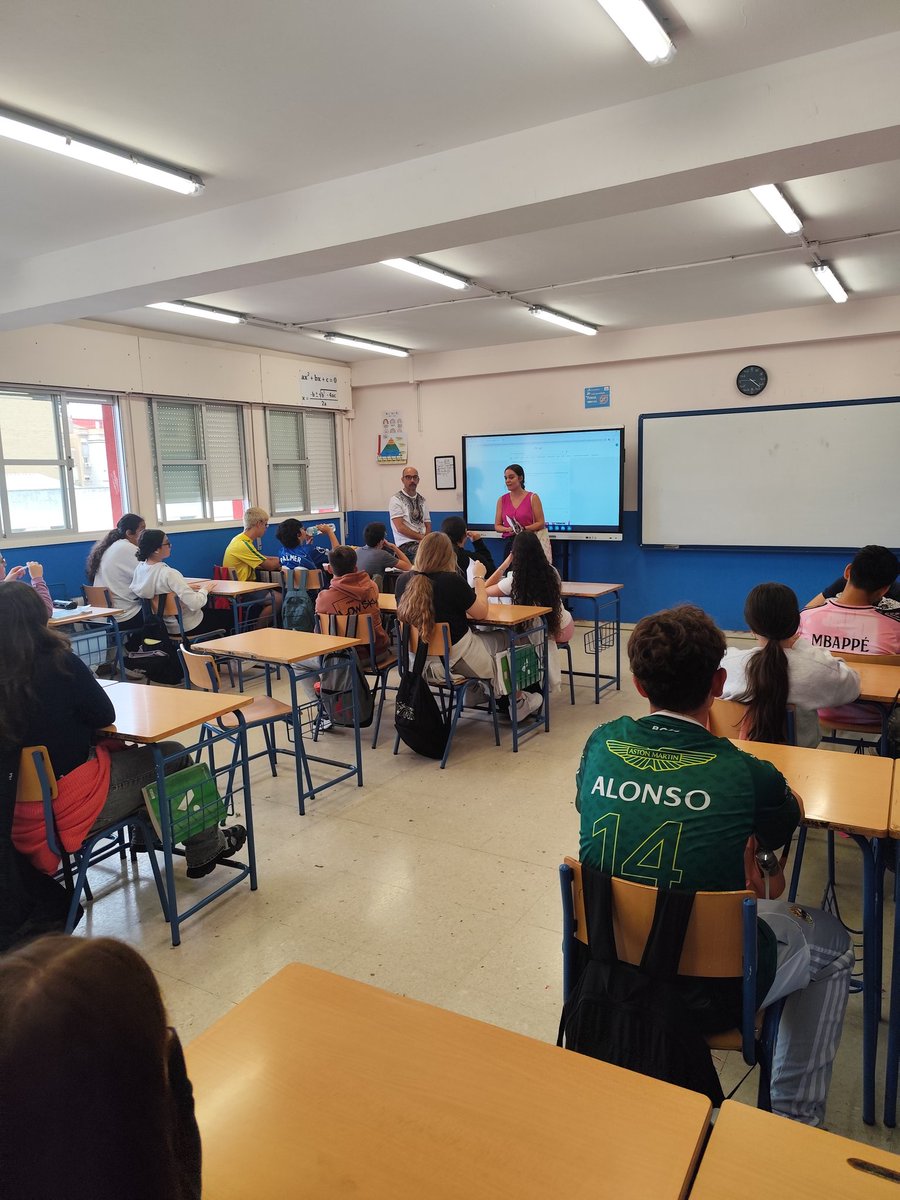 El alumnado de 2° de ESO ha participado esta semana en unos talleres que buscan la prevención del acoso escolar por LGBTIfobia. La formación ha corrido a cargo de la Fundación Triángulo 🌈
<a href="/FTriangulo/">Fundación Triángulo</a>
<a href="/IgualdadAND/">Inclusión Social, Juventud, Familias e Igualdad</a>
