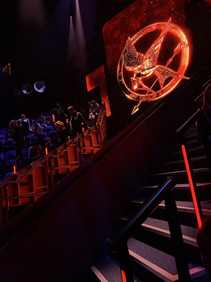 I am SO happy to have seen The Hunger Games on Stage second preview💖