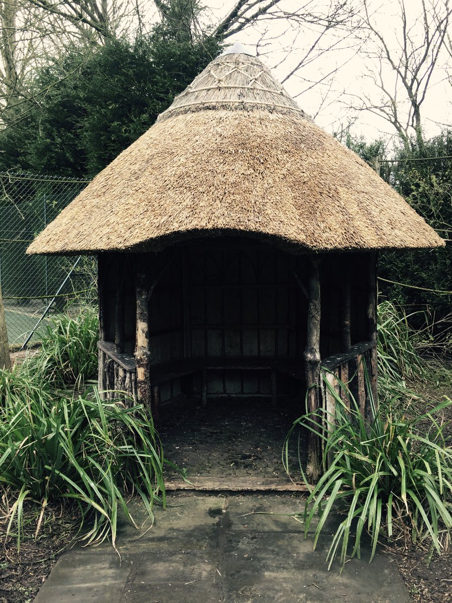 masterthatcher2's tweet image. #Summerhouse rethatch from a few years ago. #Thatching.