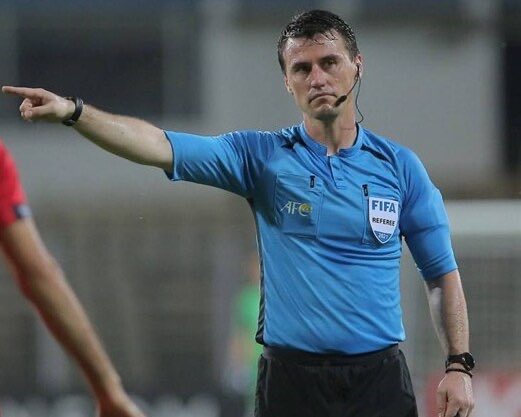 🚨
اعتراف صادم من الحكم #إلجيز_تانتاشيف

🎙️قال في تصريحه:

الهدف الأول للهلال غير صحيح
لمسة يد واضحة، وغرفة الـVARلم تستدعِني
ولم تخبرني بأن هناك لمسة يد

الهدف الثاني للهلال أيضًا غير صحيح⚠️
خطأ واضح، ومع ذلك تعمّدت عدم العودة إلى الـVAR في تلك اللحظة

أنا أتحمل كامل المسؤولية⚖️