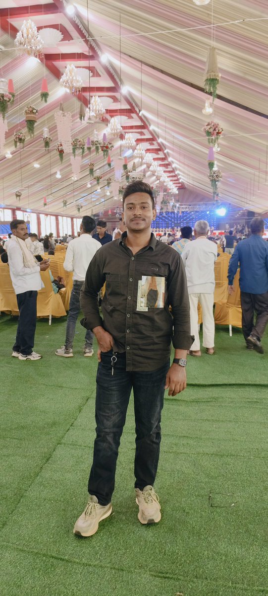 यह तो रसमें जहां है जो कहां अदा होती है 
सूरज की कहां सालगिरह होती है
Happy Birthday Bhai Altaf Datar