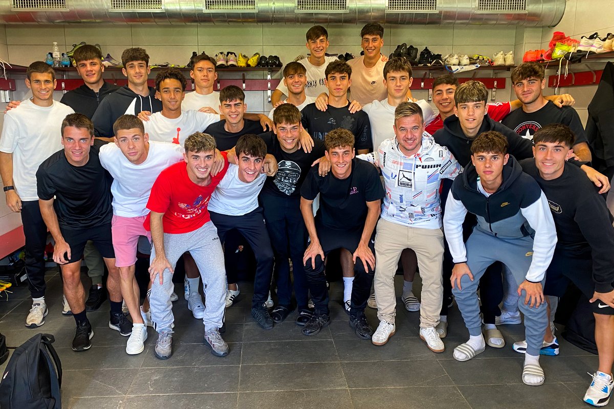 🤝⚽ VISITAS A VESTUARIOS

🗣️ AFE traslada los servicios del sindicato a los compañeros de las plantillas del CD Calahorra, UD Logroñés B y FC La Calzada y escucha sus inquietudes.

¡Gracias por la atención!