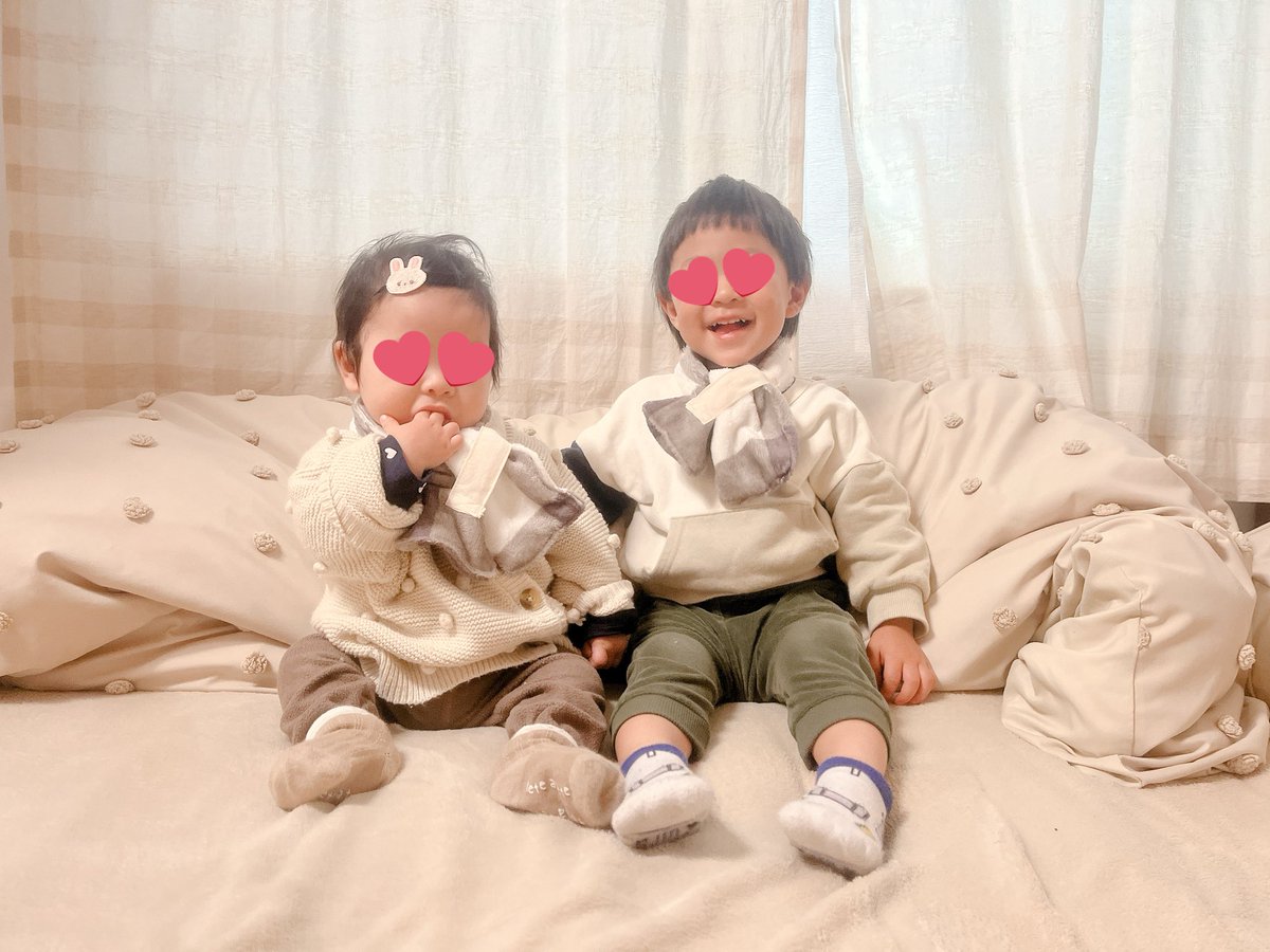 ai__no__kotoba's tweet image. 子供たちにお揃いのマフラーを作った🧣⛄️
柄と長さが好みの生地が無かったから、薄手のブランケットを切ったものを生地にしたら、ふわふわですごい良い感じ🤭
青森はもう完全に冬の寒さ！
防寒しっかりして、子供たちと冬散歩楽しむぞ🐈⸒⸒⸒⸒