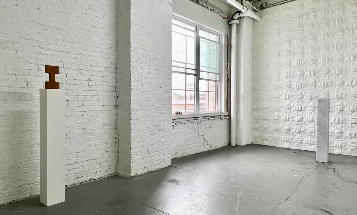 oriontroismille's tweet image. 🧠✨ When AR Becomes a Monument
In Habeas Corpus, artist Gill Gatfield turns sculpture into a living system ,blending AI, AR &amp;amp; material memory to question what “having a body” means in the posthuman era.
Responsive art as operating system , not spectacle.
#XR #ARart #Posthuman