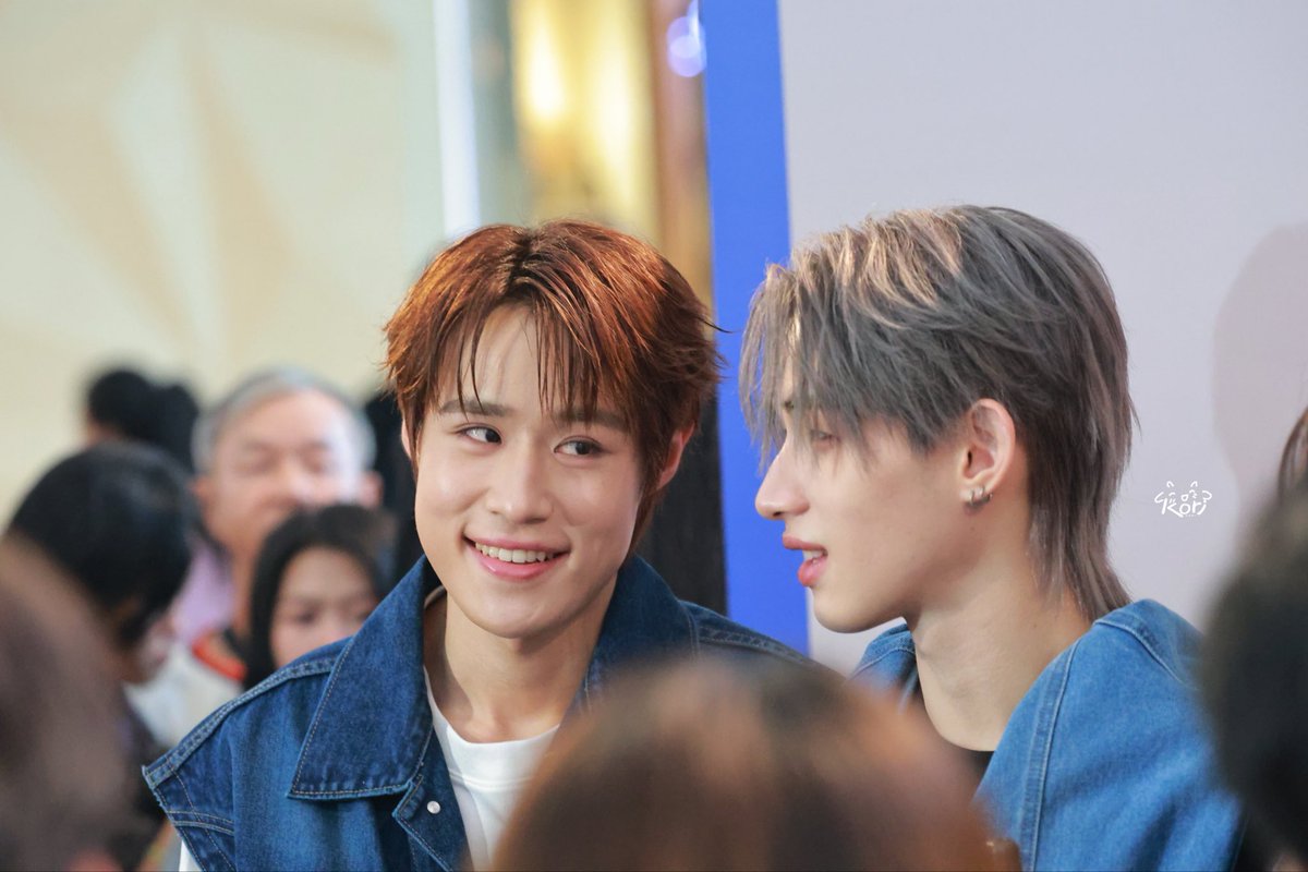 Kori1008's tweet photo. 👀

SUPER JEANS x LYKN
#robinsonsuperjeansweekxLYKN 
#nnutdan #hongshihoshi https://t.co/hPFJPj7xUx