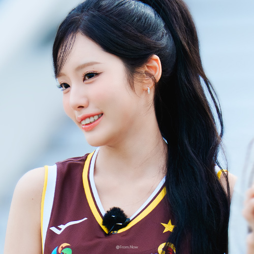engbroxofficial's tweet photo. 프로미스나인 박지원 님이 착용한 앵브록스의 트위스트 큐빅 귀걸이
❥ 팬 X
❥ FLUID CUBIC KNOT EARRING
❥ https://t.co/dpPUoTD7H8
#프로미스나인 #fromis_9 #박지원 #PARKJIWON #박지원패션 #박지원귀걸이 #앵브록스 #engbrox #아이돌패션 #아이돌착용 #추천 https://t.co/CtBdEmAcPm