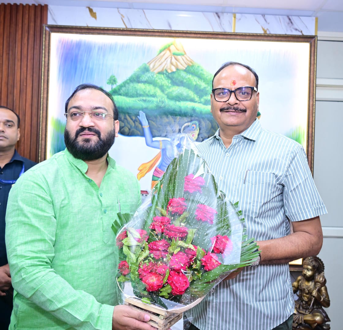 आज आवास पर प्रदेश सह मीडिया प्रभारी (ओ०बी०सी० मोर्चा) भाजपा, उत्तर प्रदेश श्री विवेक यादव जी से भेंटकर सुख, समृद्धि, प्रसन्नता एवं लोकमंगल के पावन पर्व दीपावली एवं गोवर्धन पूजा की हार्दिक बधाई एवं शुभकामनाएं दीं।