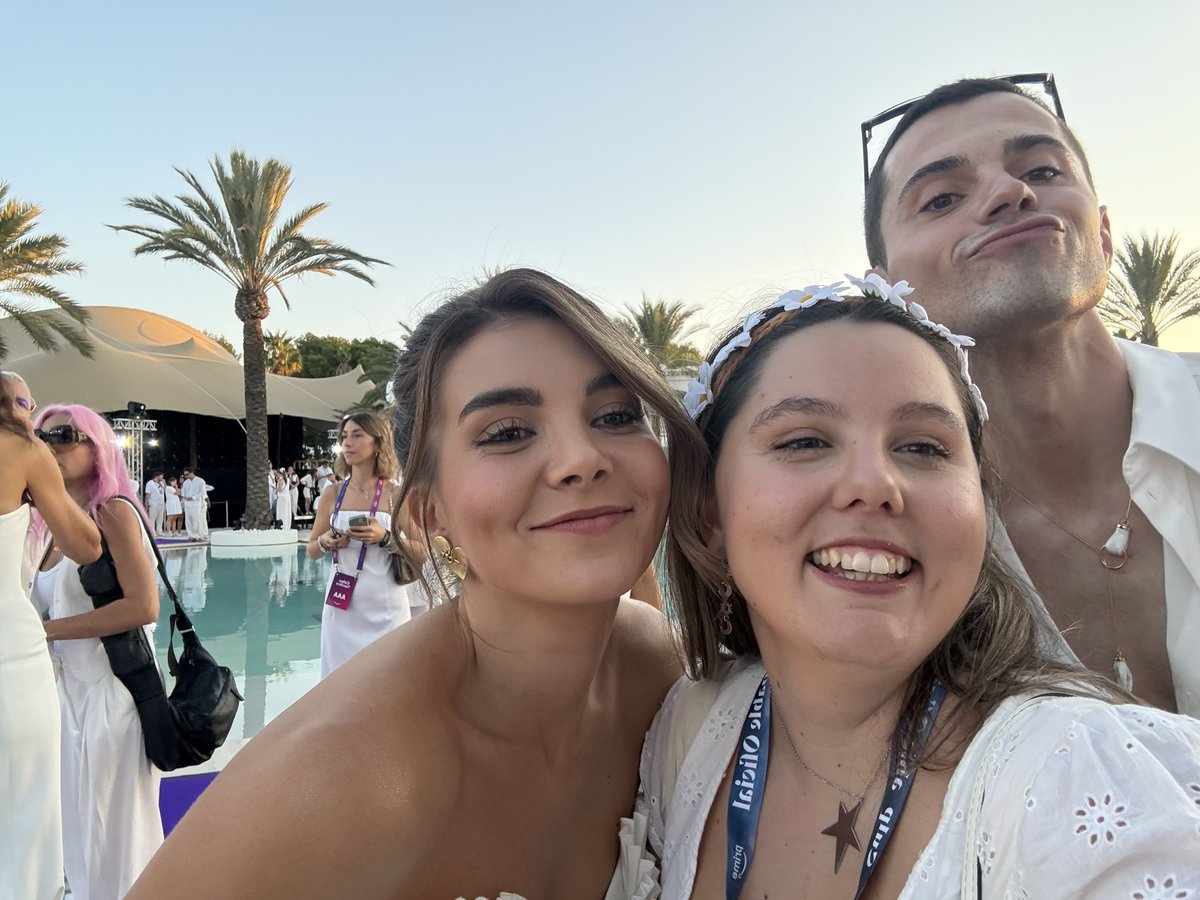 𝑺𝒂𝒏𝒅𝒓𝒂️♥ tweet media