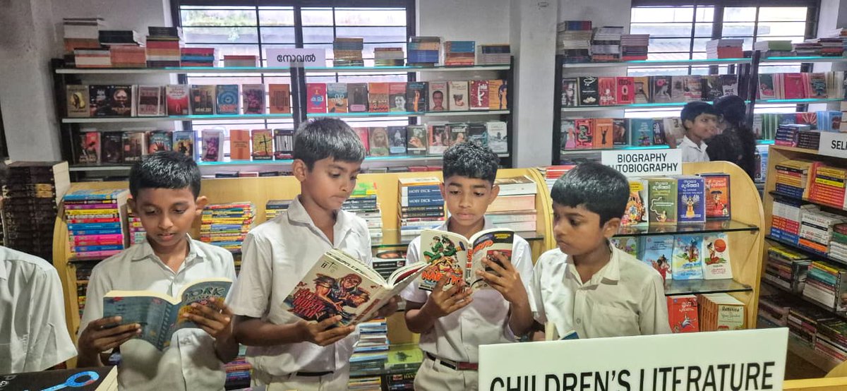 JAWAHARNAVODA15's tweet image. A day well spent! Members of the JNV Kasaragod Readers Club had an enriching visit to Mathrubhumi Publishing House, gaining valuable insights into the journey of a book from print to publication.
#ReadersClub #JNVKasaragod #MathrubhumiVisit #BookLovers @nvsrohyd @NVS_HQ