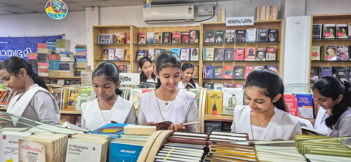 JAWAHARNAVODA15's tweet image. A day well spent! Members of the JNV Kasaragod Readers Club had an enriching visit to Mathrubhumi Publishing House, gaining valuable insights into the journey of a book from print to publication.
#ReadersClub #JNVKasaragod #MathrubhumiVisit #BookLovers @nvsrohyd @NVS_HQ