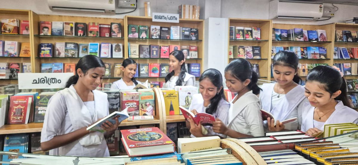 JAWAHARNAVODA15's tweet image. A day well spent! Members of the JNV Kasaragod Readers Club had an enriching visit to Mathrubhumi Publishing House, gaining valuable insights into the journey of a book from print to publication.
#ReadersClub #JNVKasaragod #MathrubhumiVisit #BookLovers @nvsrohyd @NVS_HQ