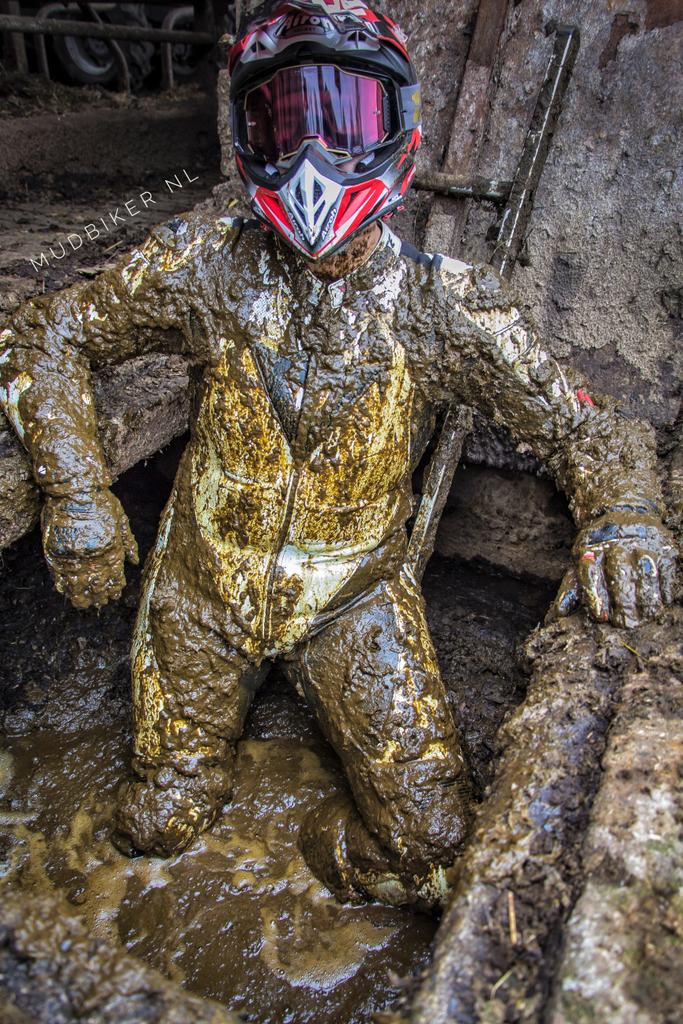 Went in DEEP! 💩🐮😏😈

#Manure #Dirty #Dainese #Leathers #Gear #Slurry #Cowshit #Gülle #Guelle #Helmet #Airoh #Aviator #Gloves #Smelly #MX #DirtyMX #Farm #DirtyFarm