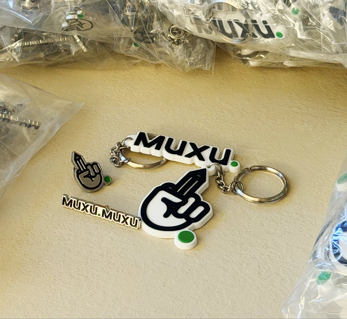 I need a plan to get rid of all the old Muxu Muxu swag collecting dust at home… 😅🫡📦