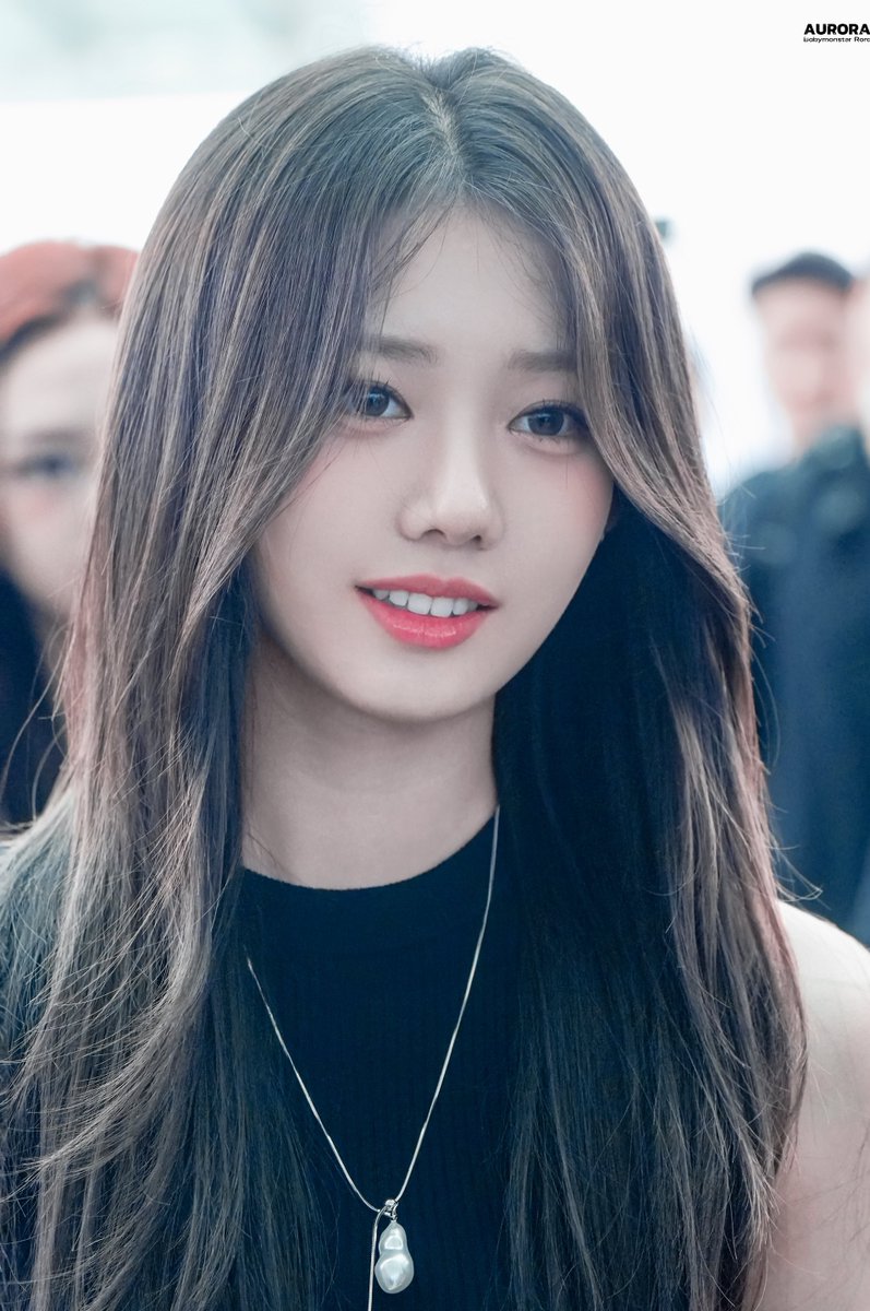 rorahourly's tweet photo. #RORA #로라 #ローラ #李茶仁 https://t.co/JvzHpcTZ5b