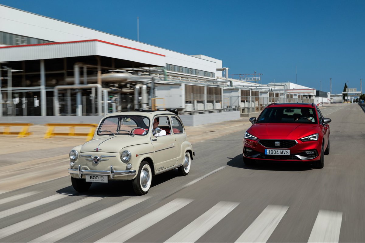 baixmotor's tweet photo. En 1950 prácticamente se daba por hecho que en 2025 los coches volarían. Y la verdad es que todavía no vuelan, pero solo les falta eso ya.
 
#SEAT #SEATBaixMotor #75AñosSEAT https://t.co/TQhEAg2pJp