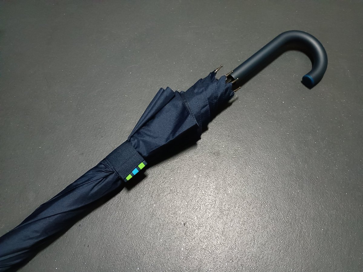 gen_e3's tweet photo. この傘がどこに売っているかを知りたいです。傘の留め具部分がファミマみたいな黄緑色・水色。ブランドロゴは見当たらず。
ChatGPTやGoogle画像検索では出てこない。写真の撮り方が悪かったかな。 https://t.co/hdEGnnG6un