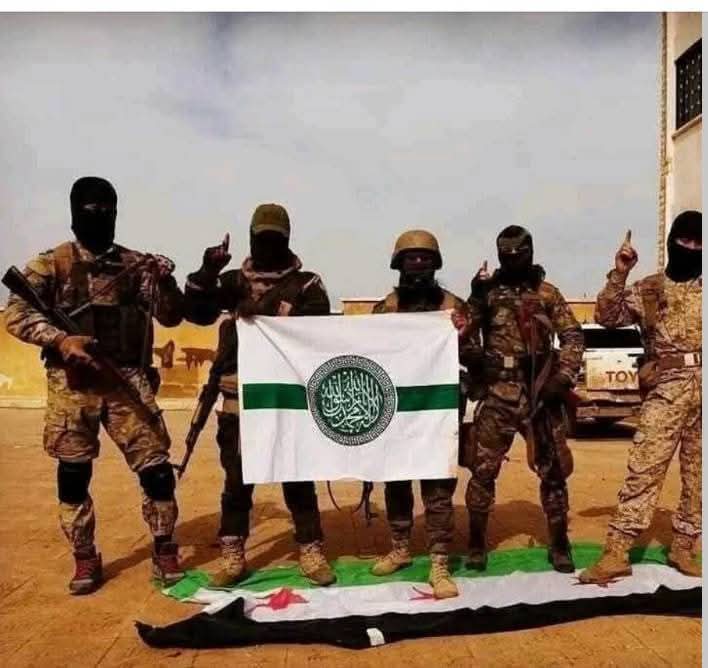 الشعب الصني في سوريا مؤلف من خلطة قاعده ودواعش على اخوان مسلمين مجرمين وقرباط بدو حثالة القبائل العربيه بفكر داعش على جبهة نصره على ارهابيين دوليين اجانب من اوساخ العالم،يقال ان كلبه عاهره كبرى ولدت جراء ملونه كل الألوان وبالنتيجه كلهم اولاد كلبه مهما تعددت الوانهم