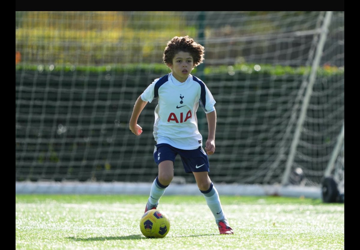 Photos of one of my Grandkids of the #LondonPosse playing for the Spurs U8 academy team against West Ham. He won. #ProudGranda 😎👍⚽️😍💙🤍