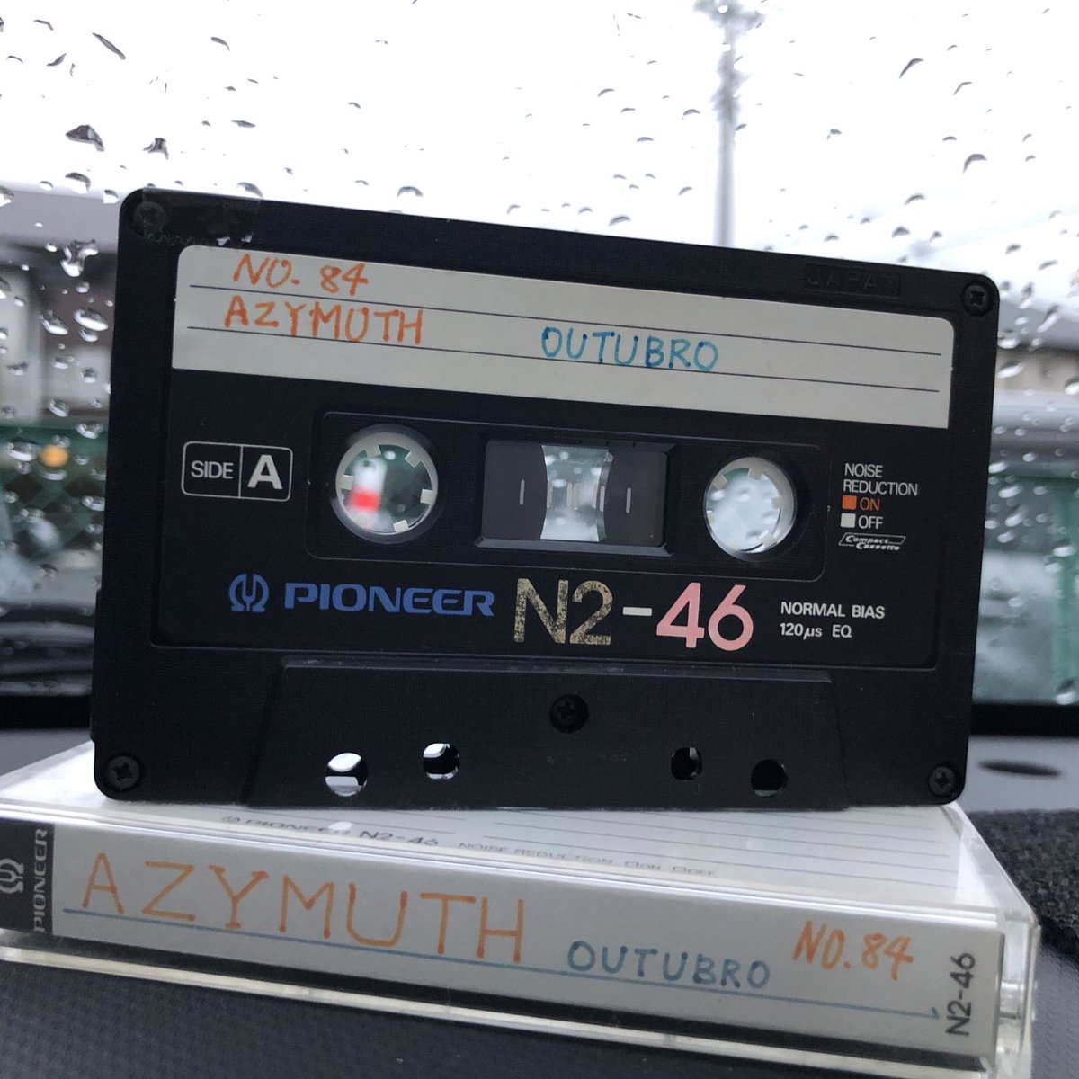 snowsun1999's tweet image. 帰るよー🐸ぼよぼ
寒い☔️10月もおわるねー、10月と言えば、#AZYMUTH  のOUTBRO 🎵　かの有名なクロスオーバーイレブンのテーマ曲🥰まさに、こんなしっとりした秋の夜にぴったり！🤔まてよ？アヂムスの本拠地ブラジルは南半球じゃないか？どんな気候季節なんだろー？　#人生にはカセットテープが必要だ