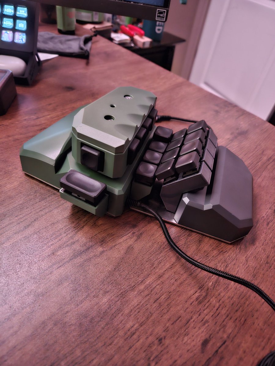 S5Flare's tweet image. My new @_MoveMaster_ controller has arrived now I can play PC games with no problems now! So if you wonder why my skills went up tenfold this is why!