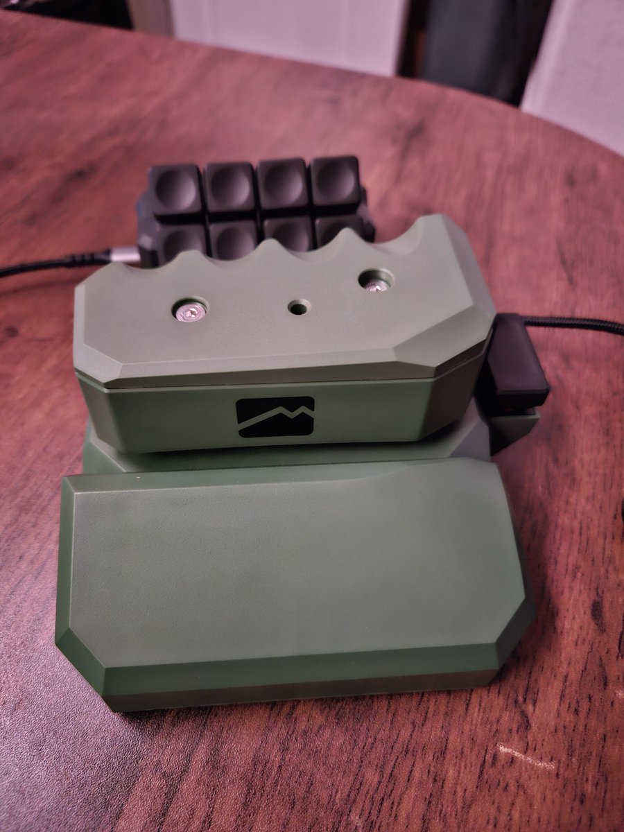 S5Flare's tweet image. My new @_MoveMaster_ controller has arrived now I can play PC games with no problems now! So if you wonder why my skills went up tenfold this is why!