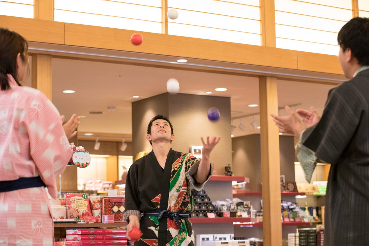 ／
  Yoshiの大道芸  11月のスケジュール♨🤹
＼

人気の大道芸パフォーマンス スケジュールのお知らせです！ ジャグリングやイス倒立等  ハラハラドキドキのショーをお楽しみください◎

📆2025年11月1日～29日
🕗20:30～約30分間  

▼詳細はこちら
kinugawaonsenhotel.com/news/archives/…