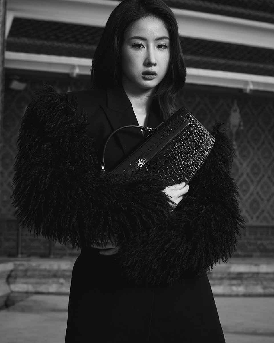Street pace meets the Maison's elegant shapes. #YokoApasara, from Bangkok, with love. 

#KARLLAGERFELD #FromParisWithLove
