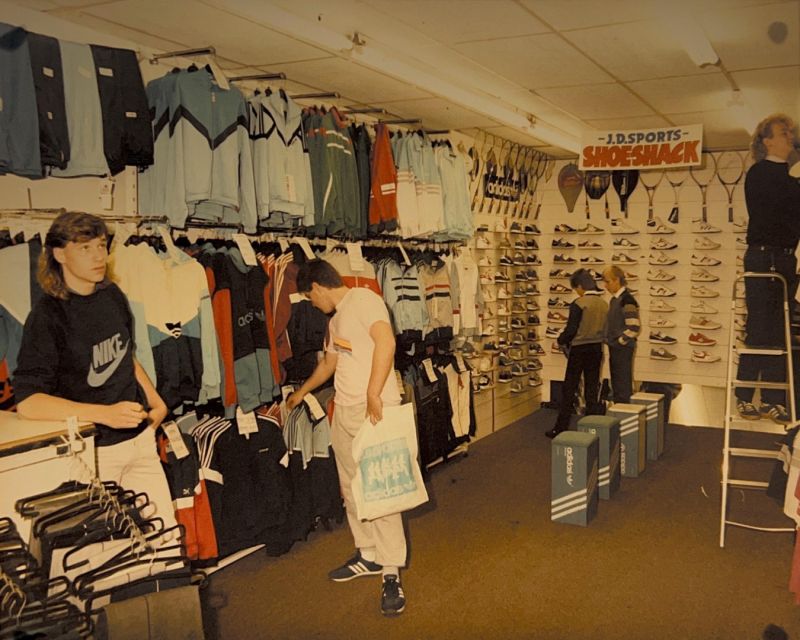 casualclassics's tweet photo. Stepping foot into a sportswear store back in the 1980s was like an Aladdin's cave of argyle knitwear, Italian tennis gear &amp; alpine ready ski-wear. If a sportswear store sold it, the chances are the Casuals were wearing it. https://t.co/yv2PnKJc0f