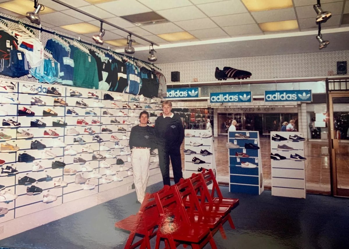 casualclassics's tweet photo. Stepping foot into a sportswear store back in the 1980s was like an Aladdin's cave of argyle knitwear, Italian tennis gear &amp; alpine ready ski-wear. If a sportswear store sold it, the chances are the Casuals were wearing it. https://t.co/yv2PnKJc0f