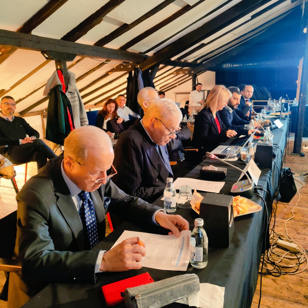 📍Skopje, 22 October
The AII Secretary General, Amb. Castellaneta, reported to the EUSAIR Governing Board on the outcomes of the AII Committee of Senior Officials meeting held on 21 October under the North Macedonian Chairmanship. 🇲🇰🤝🇪🇺
#AII #EUSAIR #RegionalCooperation #Skopje