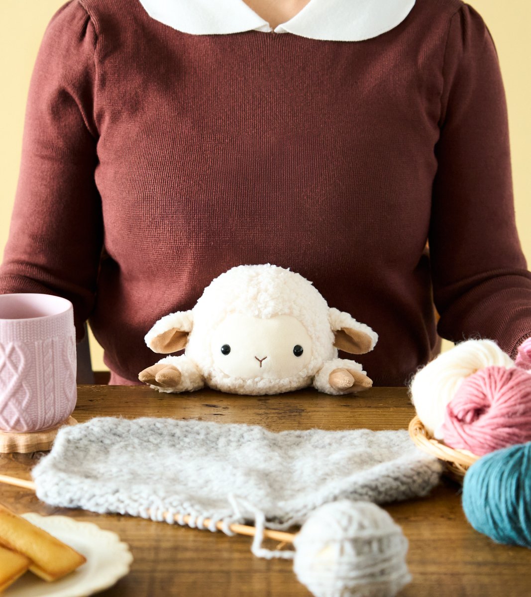 funbarus's tweet image. 📣 #ふんばるず の自己紹介コーナー

2匹目は #ヒツジ の #コットン🐑🧶

誰よりも温かいこころを持っていて、みんながハグしたくなっちゃうくらいもこもこヘアなのがチャームポイント！
大好きな編み物は自分の毛がを使っているらしい…！？

🐑🧶「わたしををぎゅーっと抱きしめて癒やされてね💓」