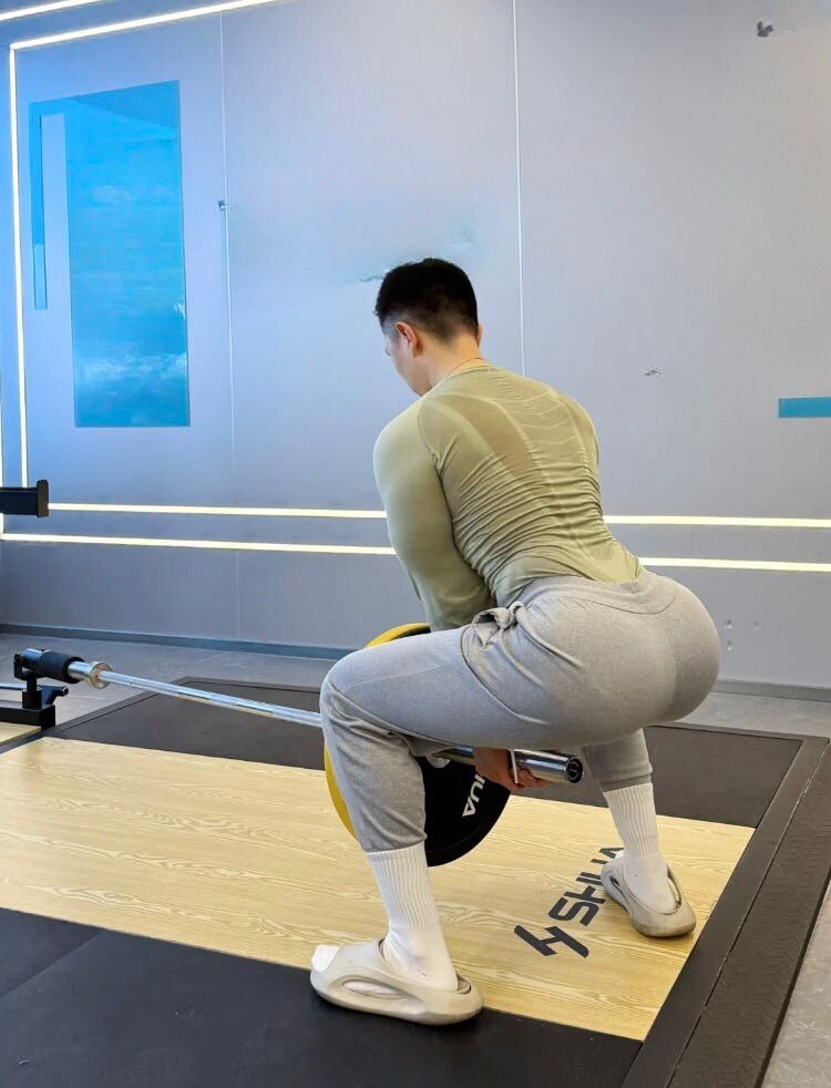 ヒップのトレーニングタイム！🍑🍑
スクワットでもデッドリフトでもヒップリフトでも、
どのセットも理想のボディラインを目指して頑張っています🍑🍑✨✨