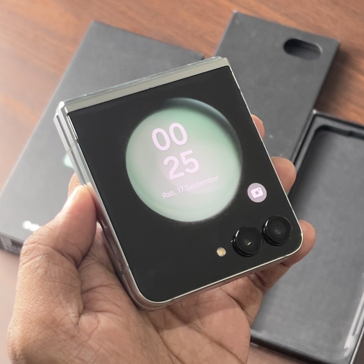 jodhafes's tweet image. Samsung Z Flip 5
Ram 8gb, Internal 256gb
Ex garansi Resmi SEIN
Fisik Mulus
Fungsi normal semua no minus
Kelengkapan fullset bawaan
Garansi personal

Harga 5.850.000
Lokasi Jogja / cod menyesuaikan

Minat WA 0812-3331-2818
Atau inbox
#samsungsecond #jualhpsecond #hpsecondjogja