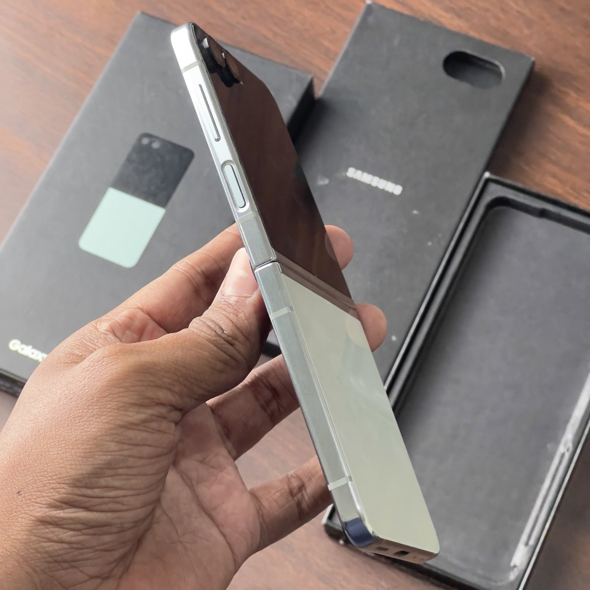 jodhafes's tweet image. Samsung Z Flip 5
Ram 8gb, Internal 256gb
Ex garansi Resmi SEIN
Fisik Mulus
Fungsi normal semua no minus
Kelengkapan fullset bawaan
Garansi personal

Harga 5.850.000
Lokasi Jogja / cod menyesuaikan

Minat WA 0812-3331-2818
Atau inbox
#samsungsecond #jualhpsecond #hpsecondjogja