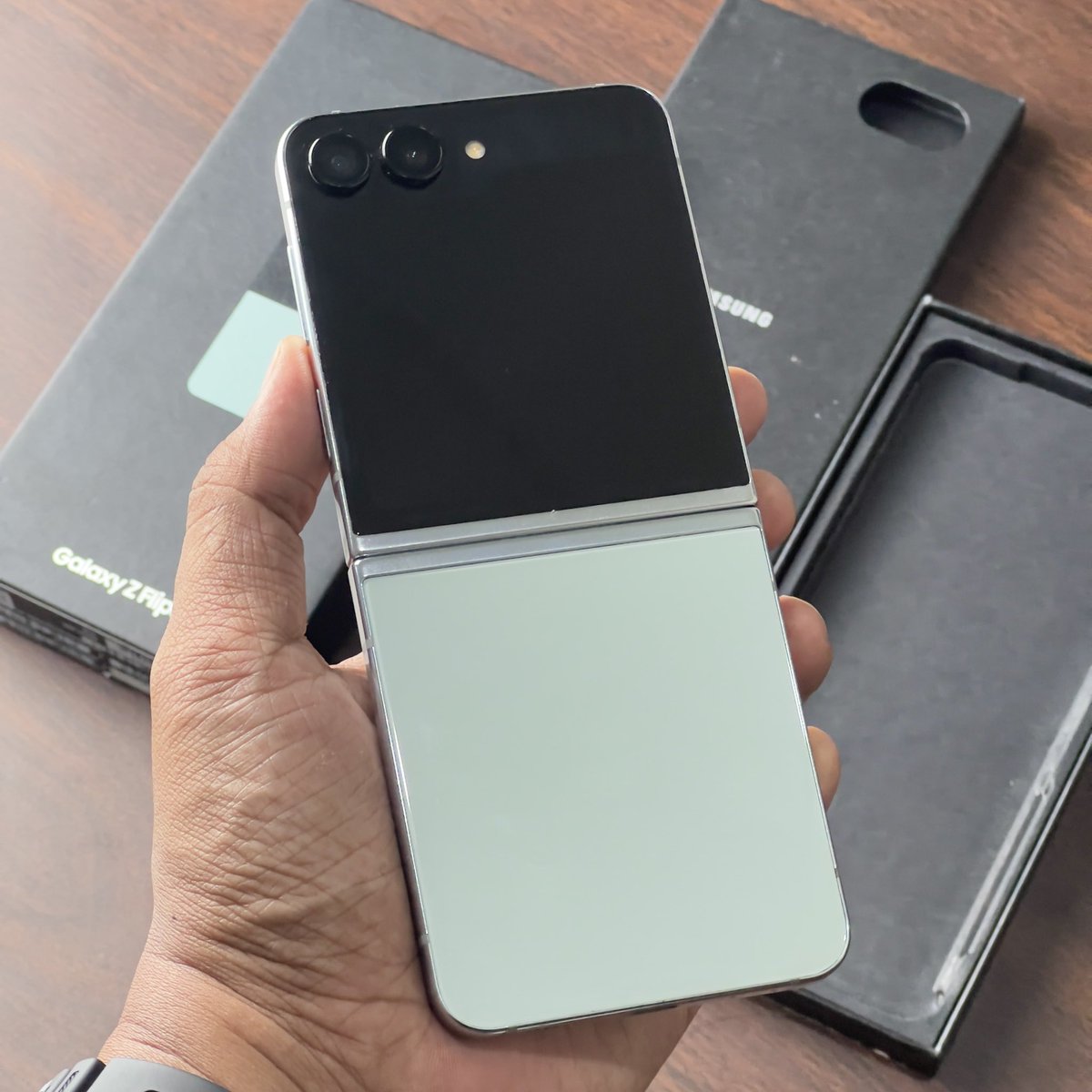 jodhafes's tweet image. Samsung Z Flip 5
Ram 8gb, Internal 256gb
Ex garansi Resmi SEIN
Fisik Mulus
Fungsi normal semua no minus
Kelengkapan fullset bawaan
Garansi personal

Harga 5.850.000
Lokasi Jogja / cod menyesuaikan

Minat WA 0812-3331-2818
Atau inbox
#samsungsecond #jualhpsecond #hpsecondjogja