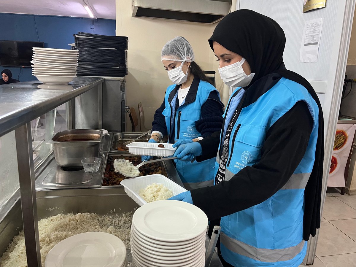 Komşuluk sadece kapı komşuluğu değil, gönül komşuluğudur. 💛 
Siirt merkez Kız Öğrenci Yurdu
GSB Komşum Projesi ile  güzel yüreklerle bir araya geldik ve paylaşmanın dayanışmanın mutluluğunu yaşadık.