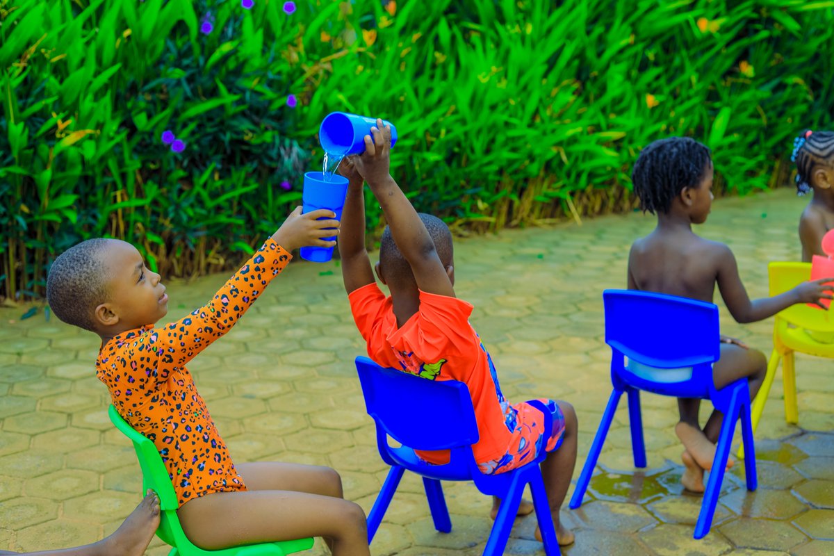 kqkindergarten's tweet image. #casualfriday Highlights! 🎉
Our children had an exciting time taking part in the Water Passing Challenge — a fun competition where teamwork, coordination & focus made all the difference! With us, every fun activity is a chance to learn.💪 #FunAndLearning #Akena #Gachagua