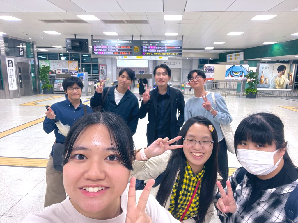 💐活動報告💐

こんにちは♪ご無沙汰しております！
昨夜は学生練習でした✨
12月の定期演奏会に向けて精一杯頑張ります🌷

#中大混声 #中央大学 #中大 #合唱