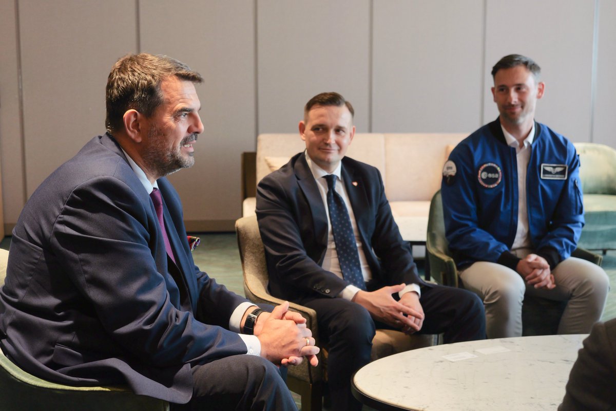 Poland at Expo tweet media